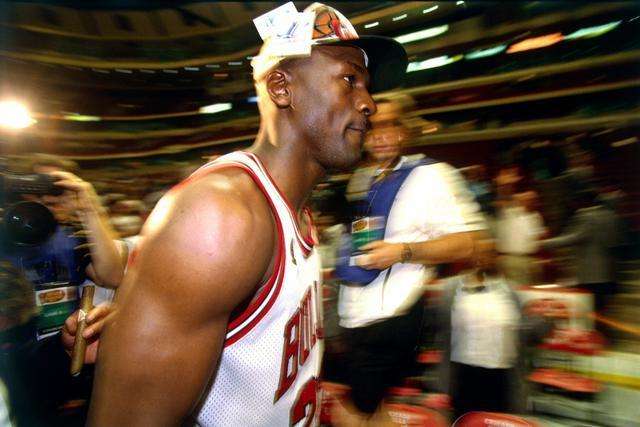 哈登关键三分快船险胜灰熊 76人力克骑士